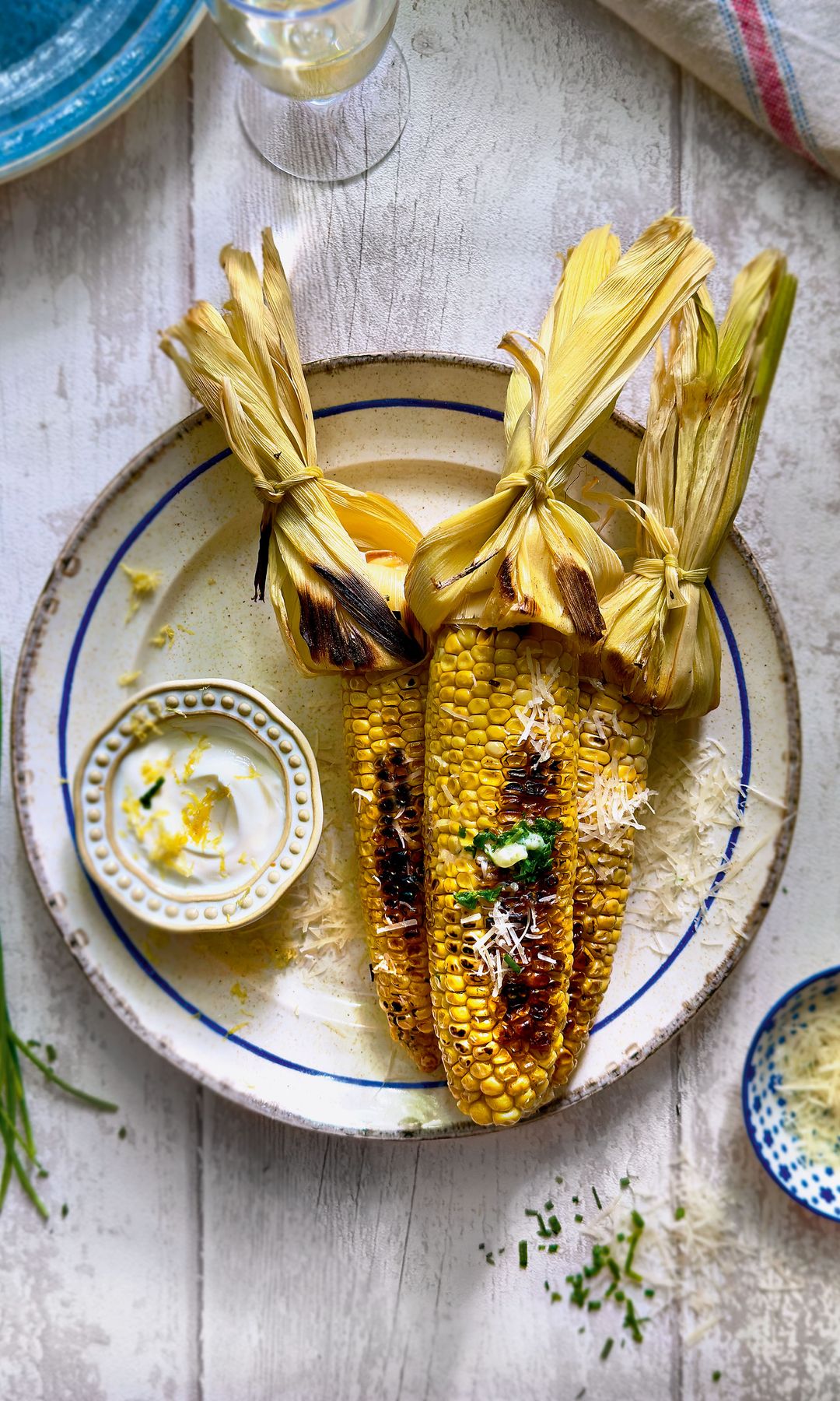 Mazorcas a la barbacoa con mantequilla de ajo