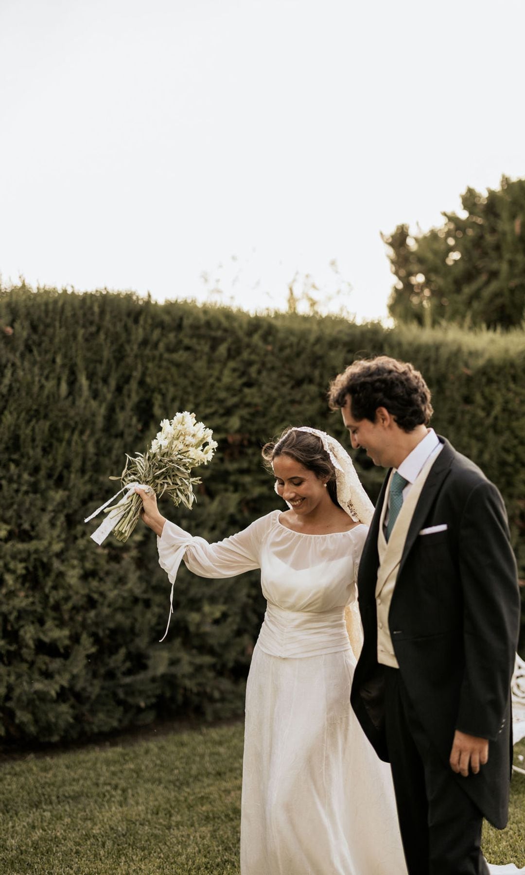 Novias con mantilla andaluza