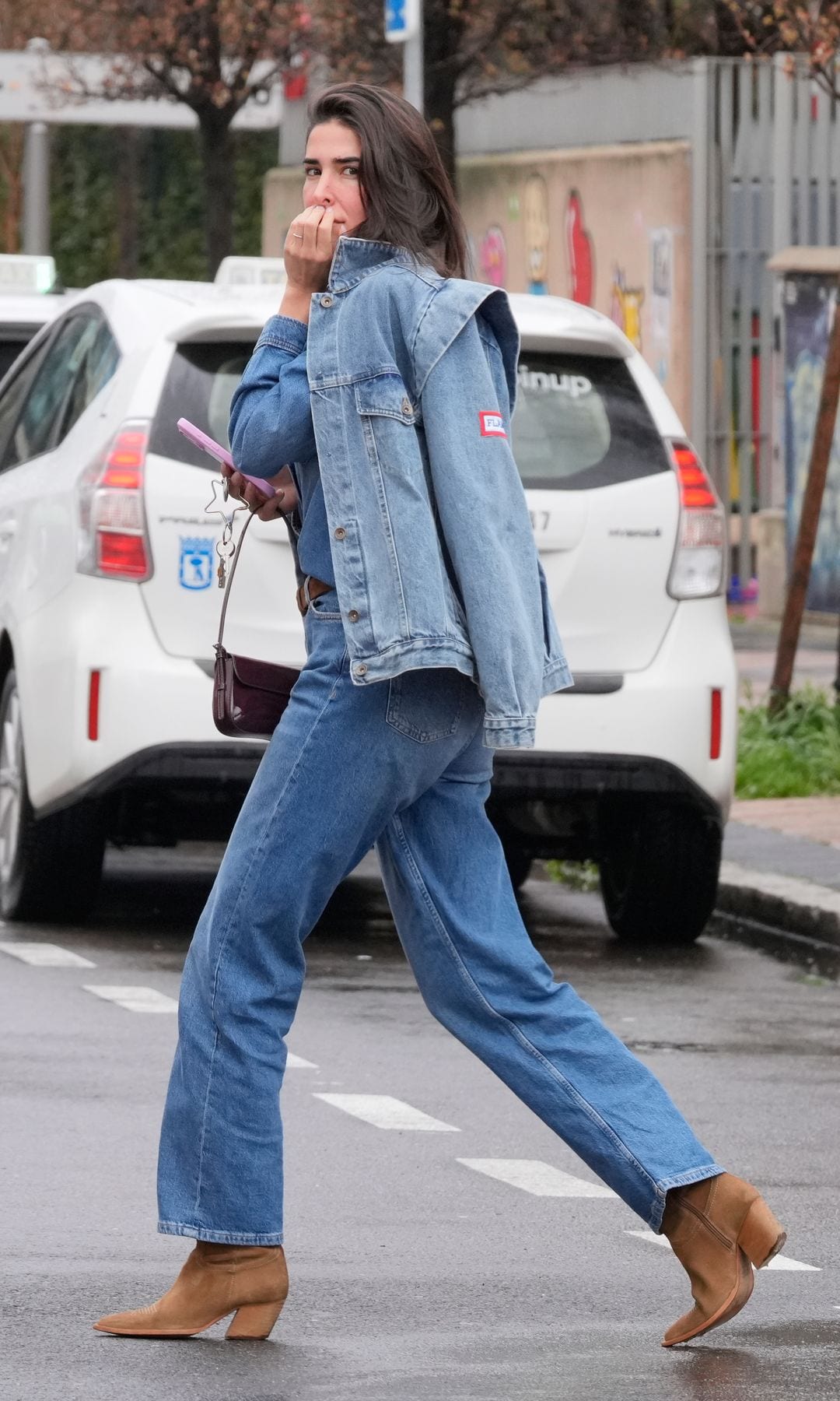 Lidia Torrent paseando, a 11 de marzo de 2025, en Madrid (España)