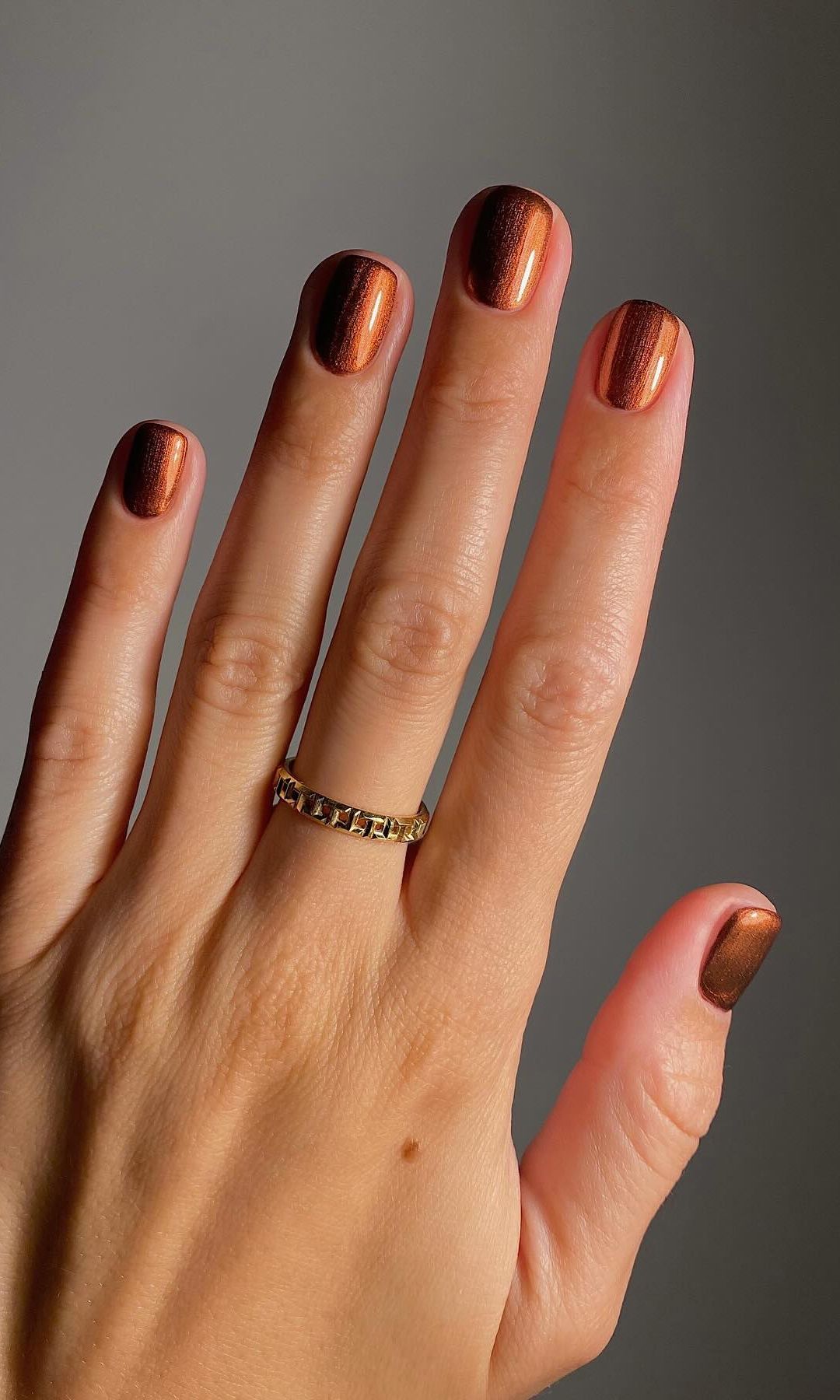 manicura naranja con brillo 