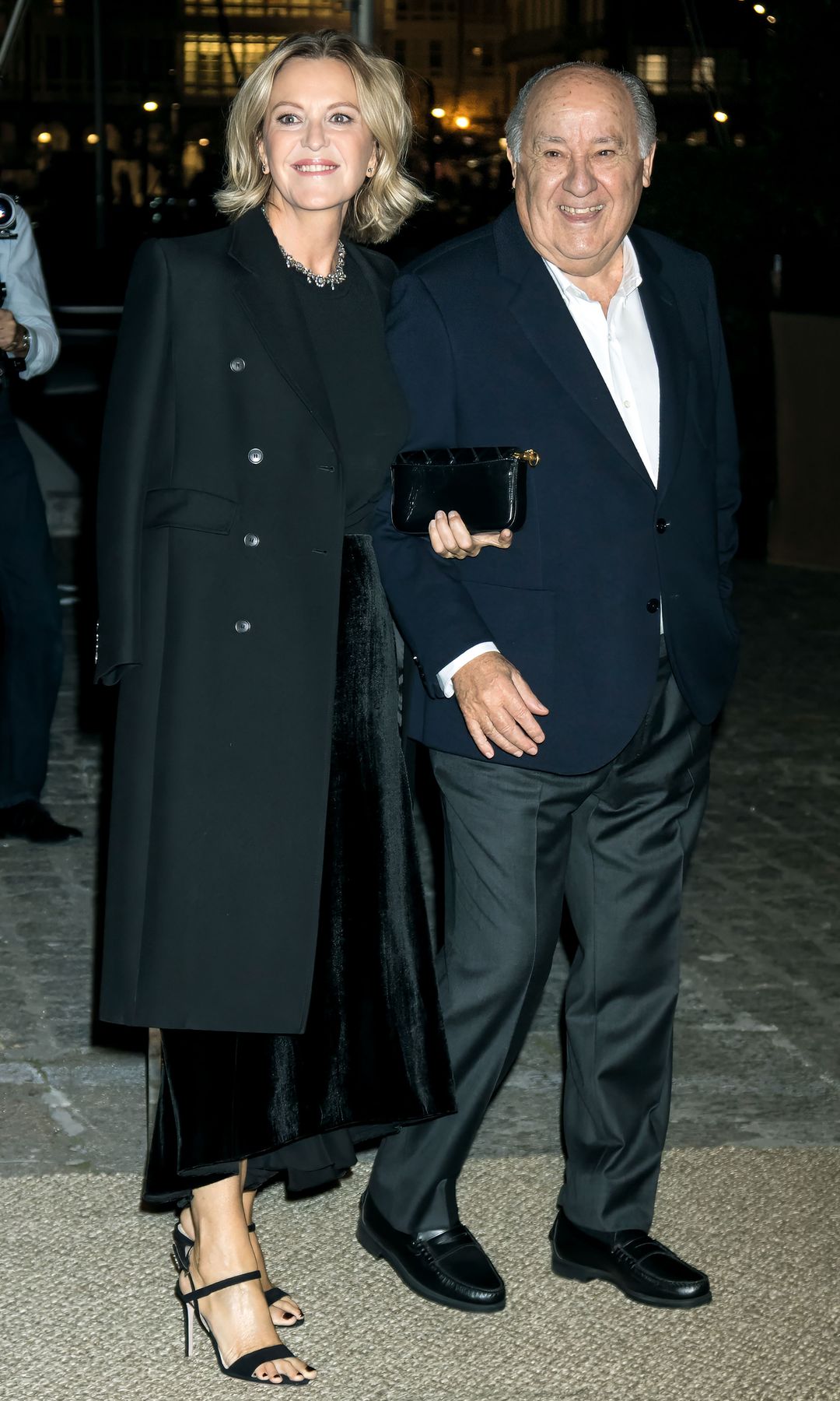 Arriba, Amancio con su mujer, Flora Pérez Marcote