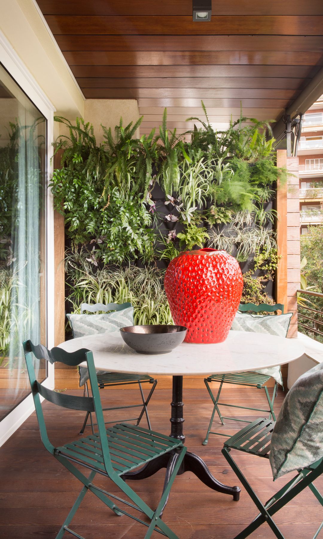 Terraza con muebles variados