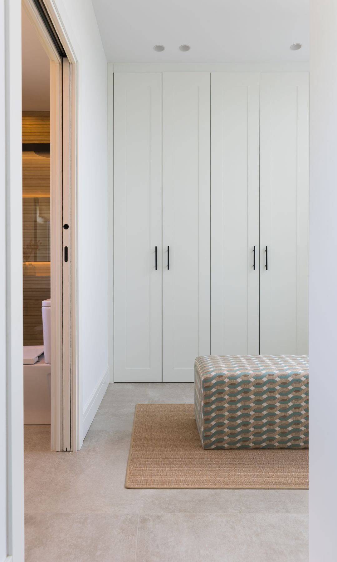 Vestidor con puertas lacadas en blanco