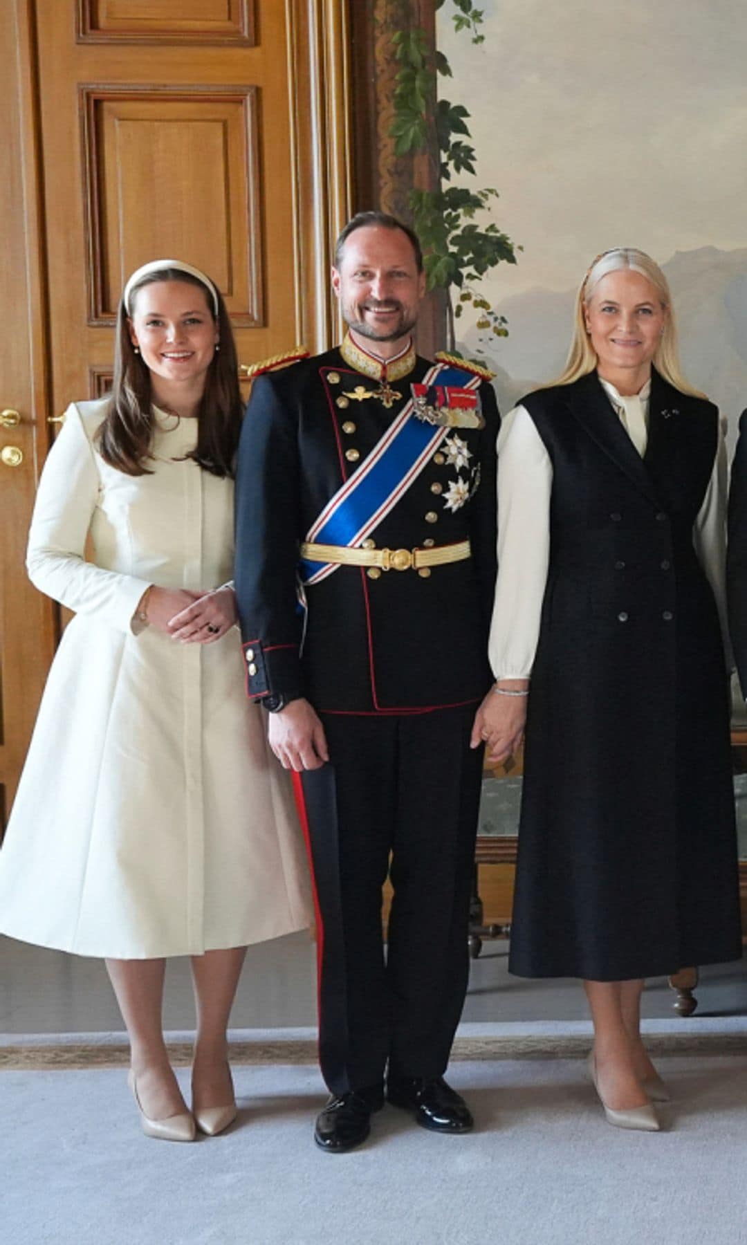 Ingrid de Noruega, Haakon de Noruega, Mette-Marit de Noruega, Harald de Noruega y Sonia de Noruega en la visita de Estado de la presidenta de Islandia 