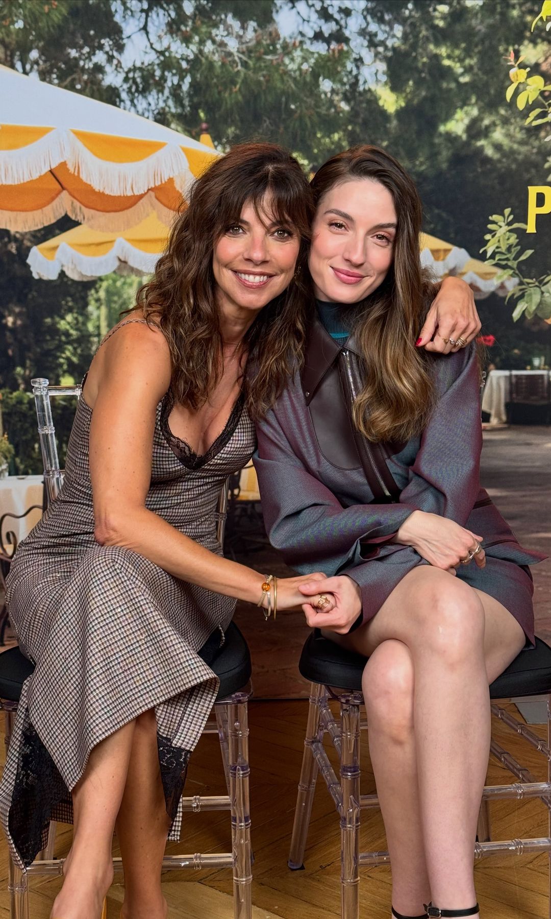 Maribel Verdú y María Valverde durante la promoción de 'El problema final'