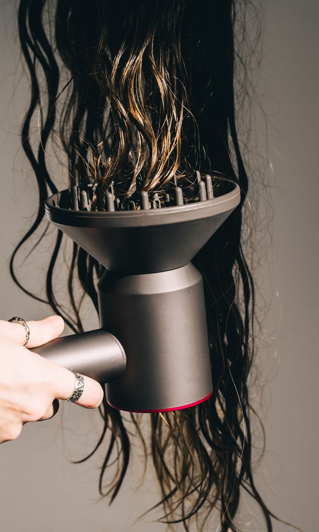  Mujer secando su cabello