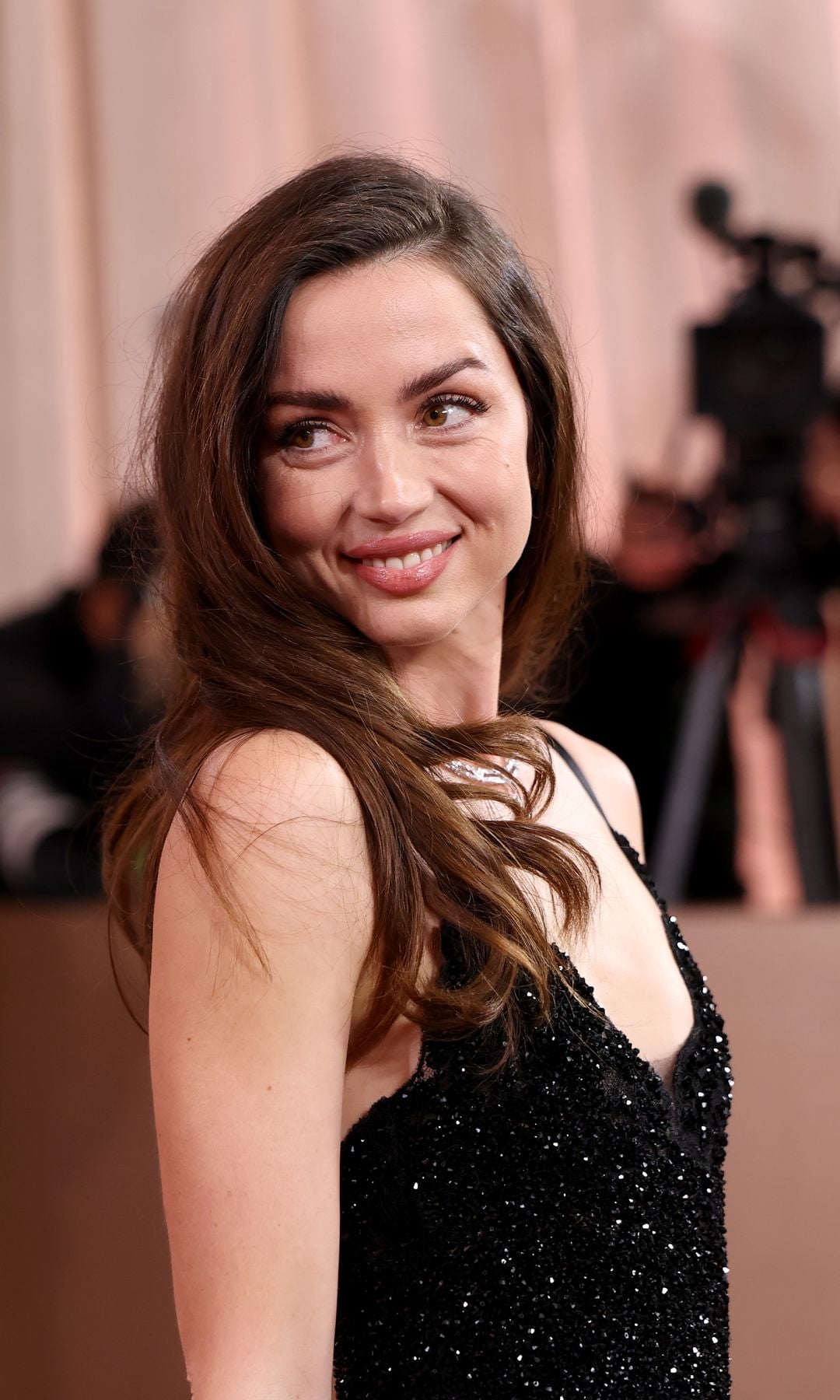 La sensual sencillez de Ana de Armas con encaje y lentejuelas en Los Ángeles