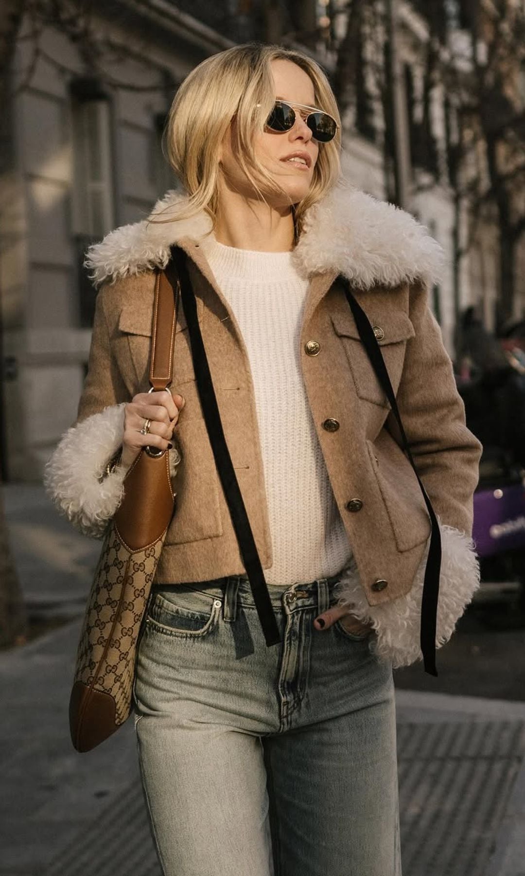 Daphne Cañizares con look de lluvia en Madrid