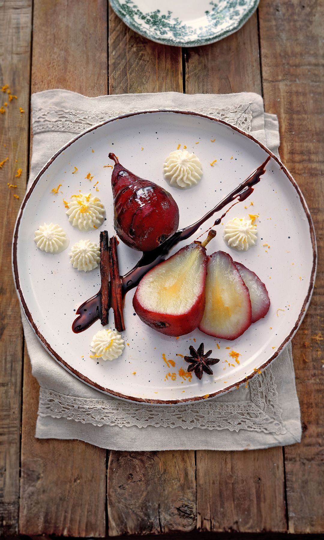 Peras al vino tinto con crema de mascarpone