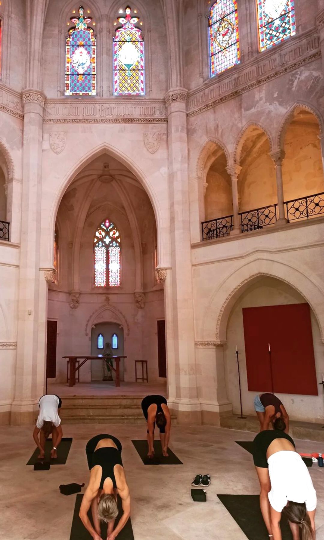 Yoga en la capilla del hotel Zoëtry Mallorca, Mallorca