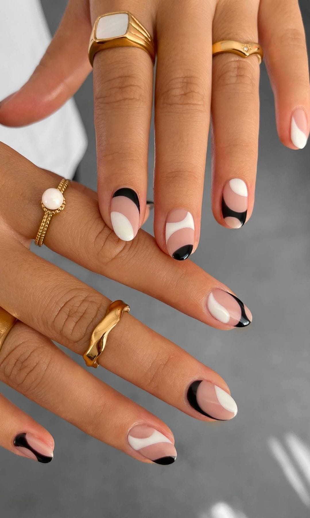 Manicura en blanco y negro