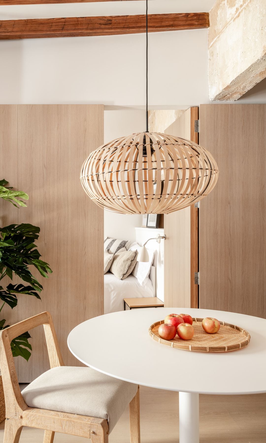 Comedor con paso al dormitorio al fondo