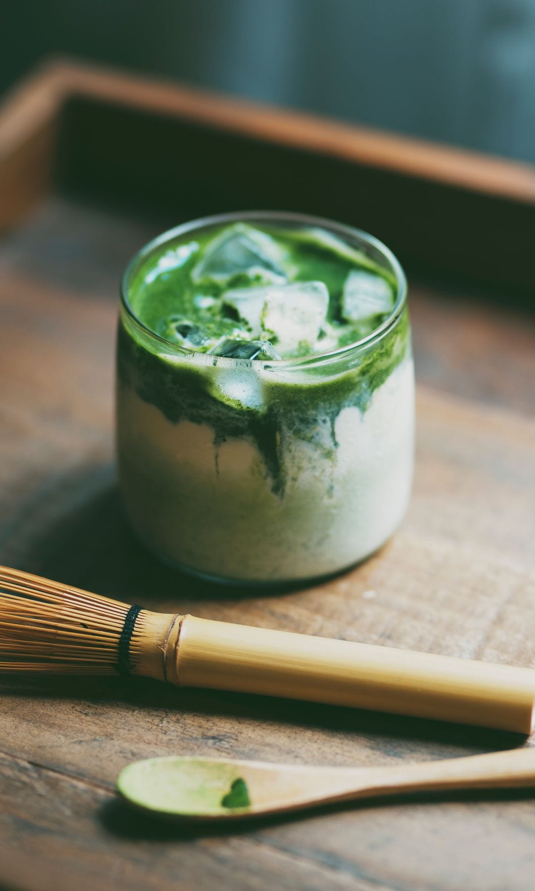 El matcha es tan versátil que puede tomarse caliente, frío, con saborizantes, jarabes y más.