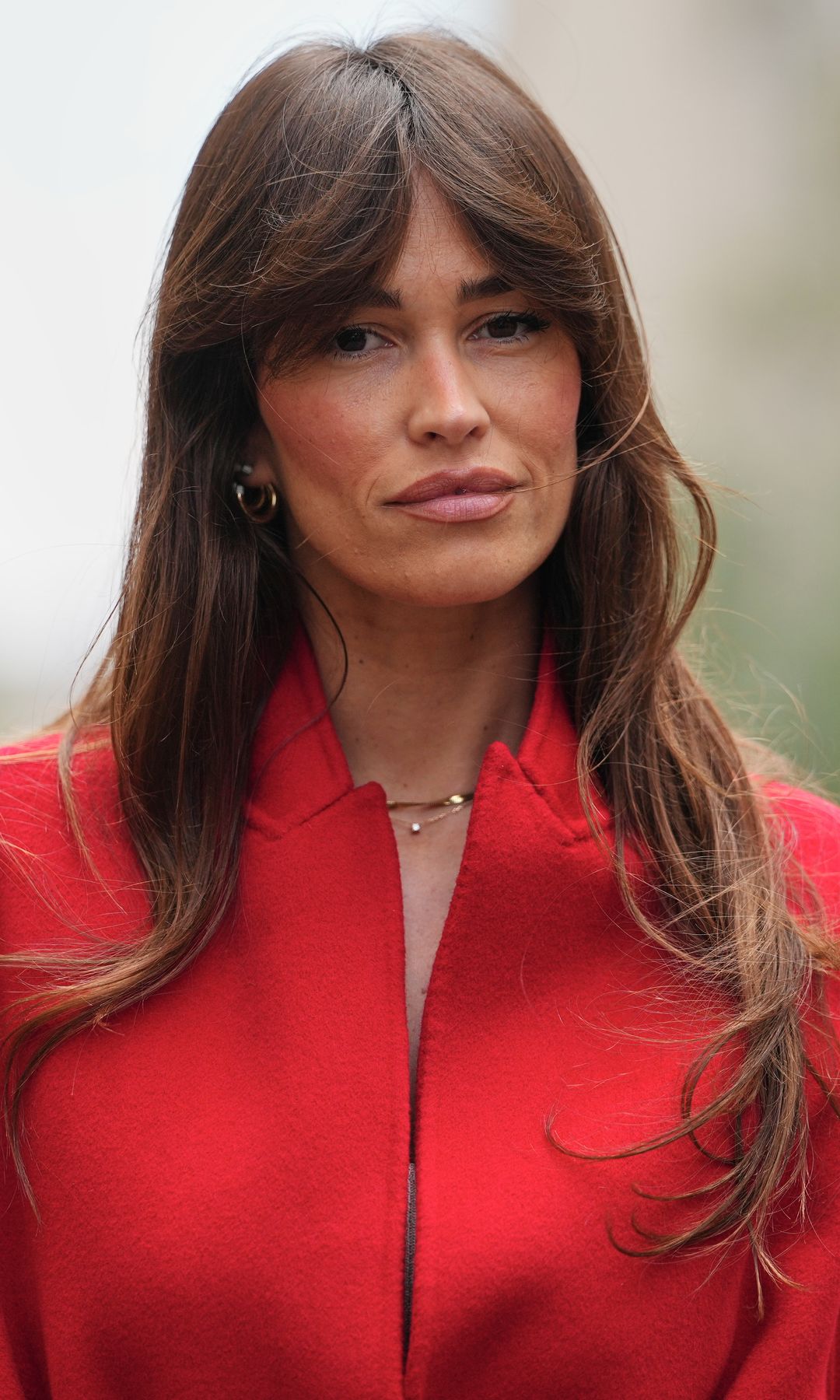  Mujer con flequillo cortina