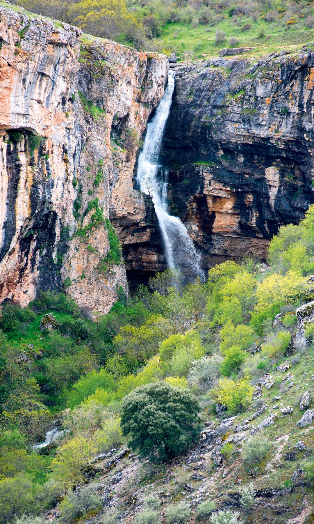 Cascada en el Parque Natural del Barranco del Río Dulce, Guadalajara