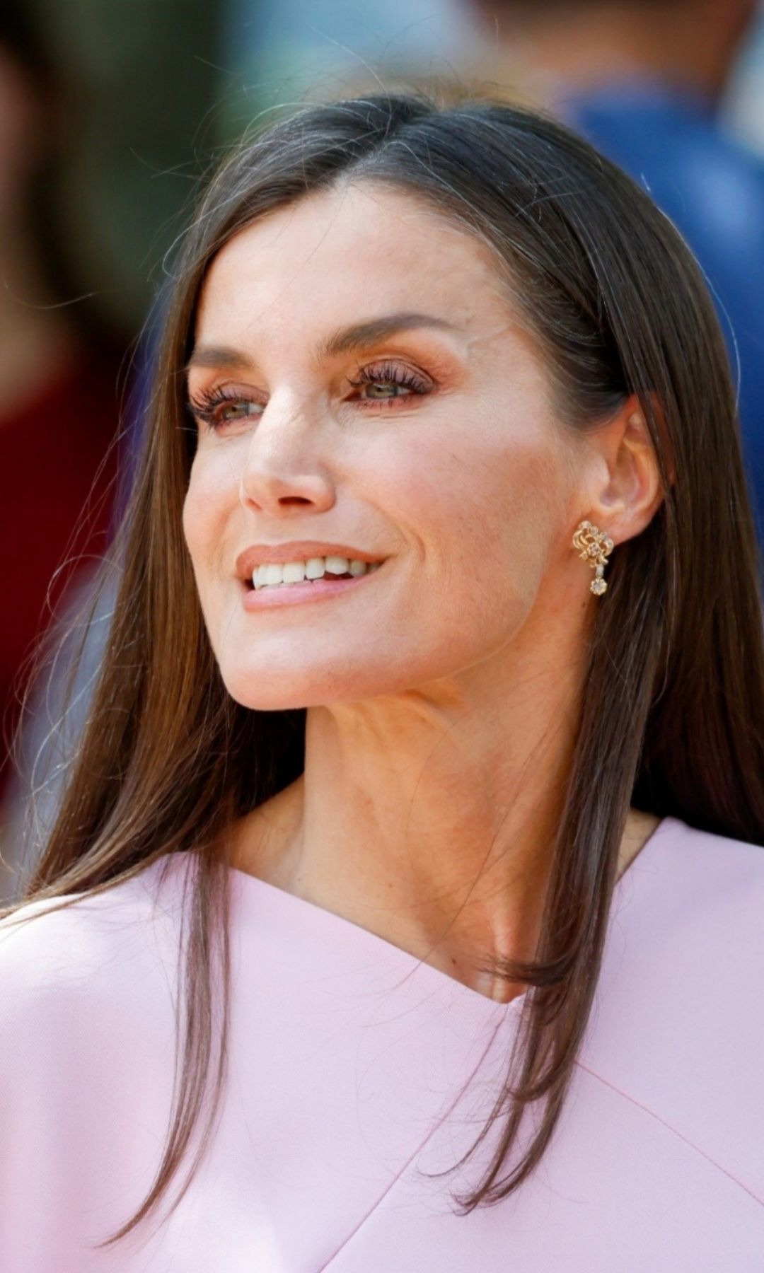 Qué significa que la reina Letizia repita look, según la psicología de la moda: "Reduce el estrés y proyecta seguridad"