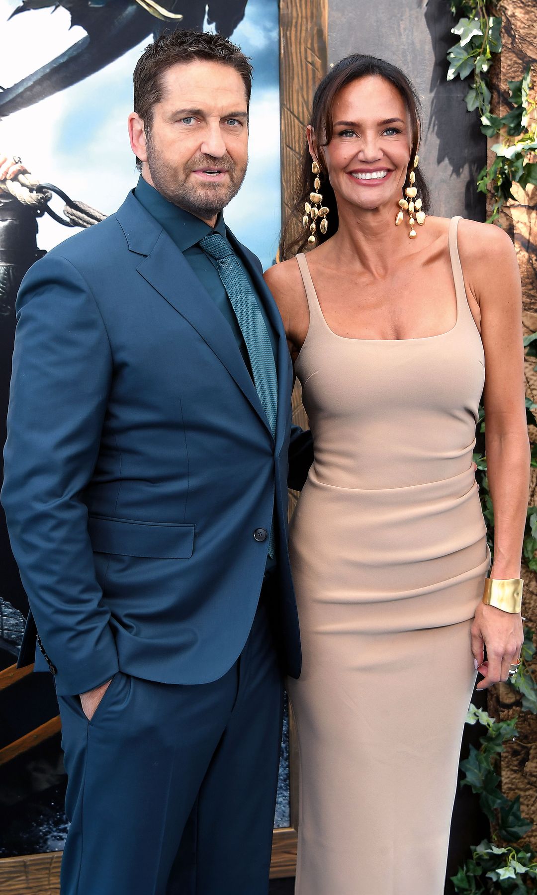 Gerard Butler y Morgan Brown posaron juntos en el estreno de "Cómo entrenar a tu dragón", protagonizada por el escocés