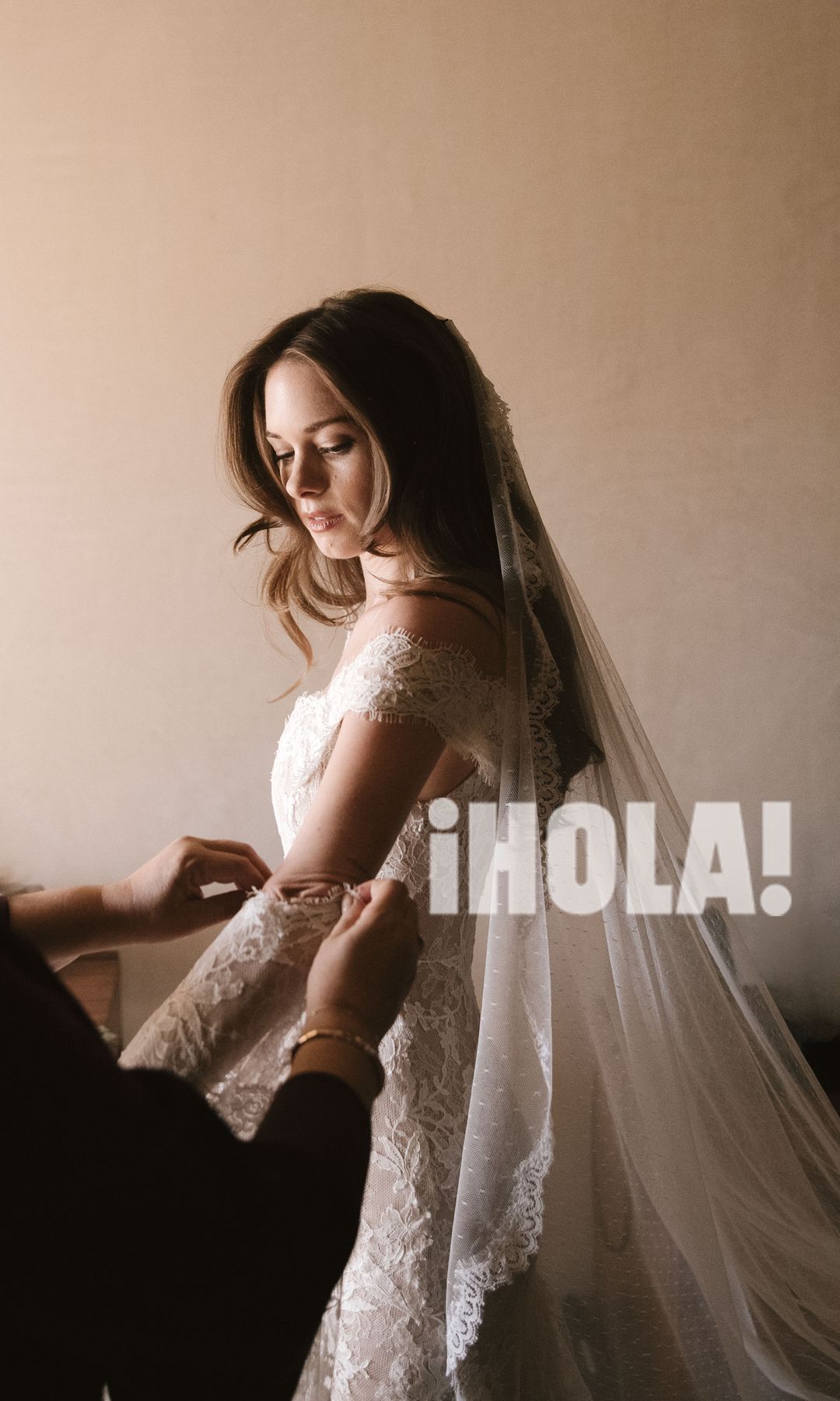 Stella Banderas, probándose su vestido de novia