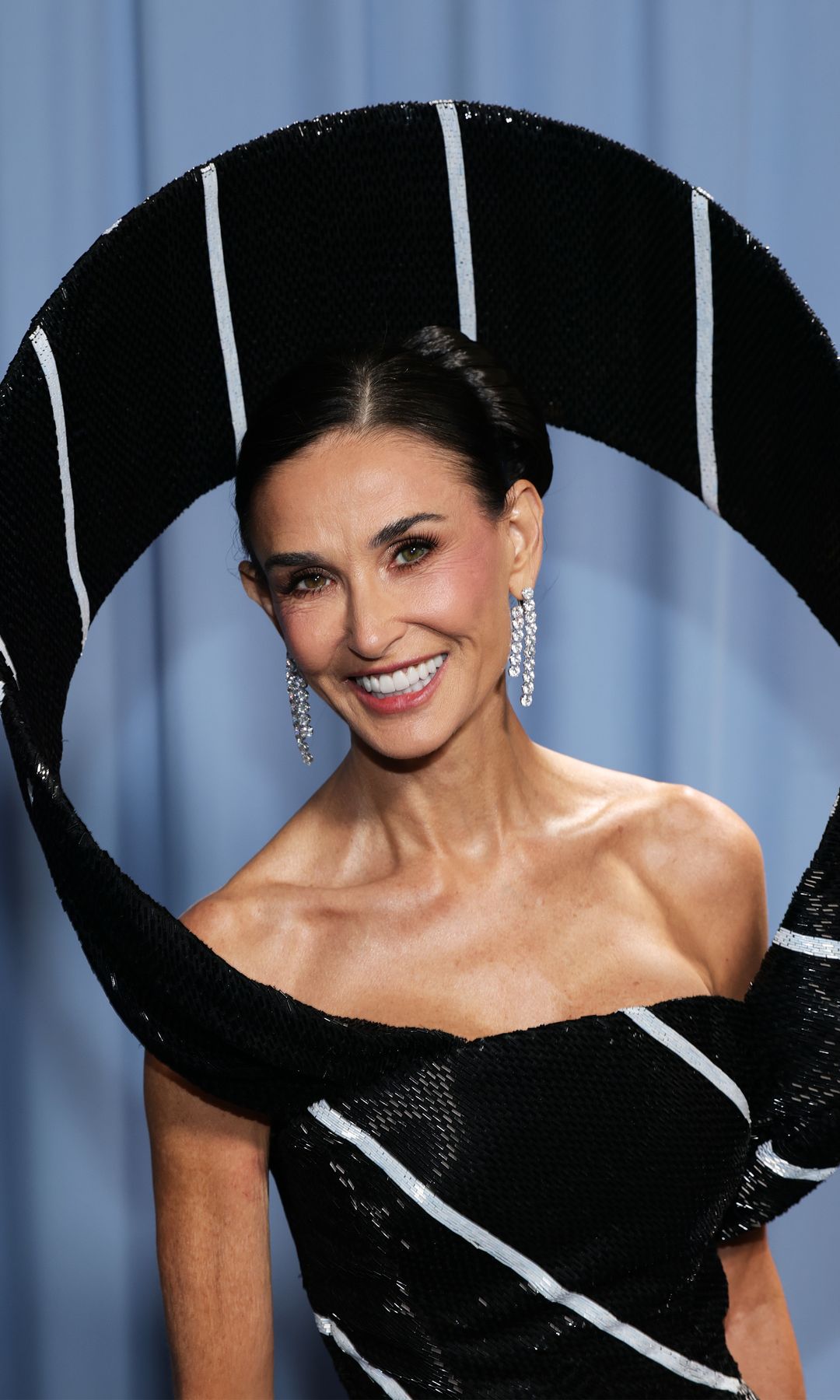 Demi Moore fue una de las mejor vestidas de la noche de ayer en la MET Gala.