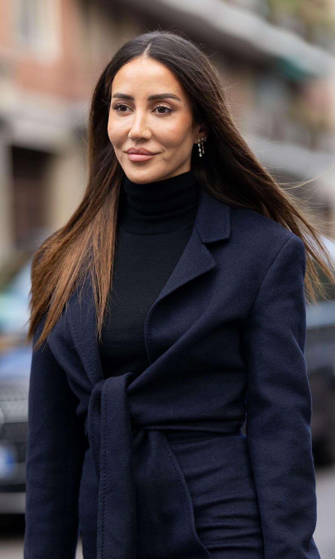 Mujer con cabello castaño