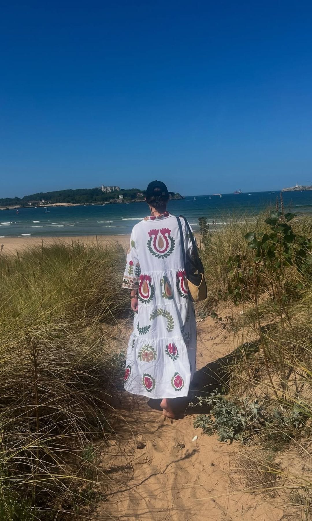 Isabelle Junot en Cantabria durante este verano, vacaciones en el norte junto a Santander y la playa de Somo