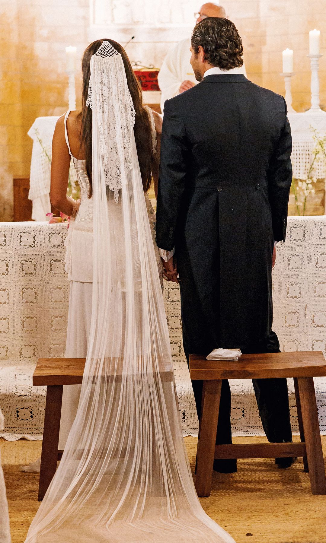 Los novios en el altar
