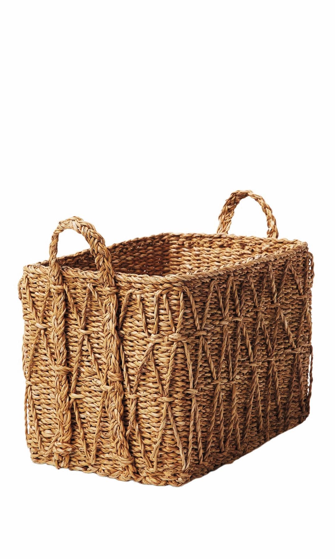 Cesta tejida a mano,
de Mango Home (22,99 €).