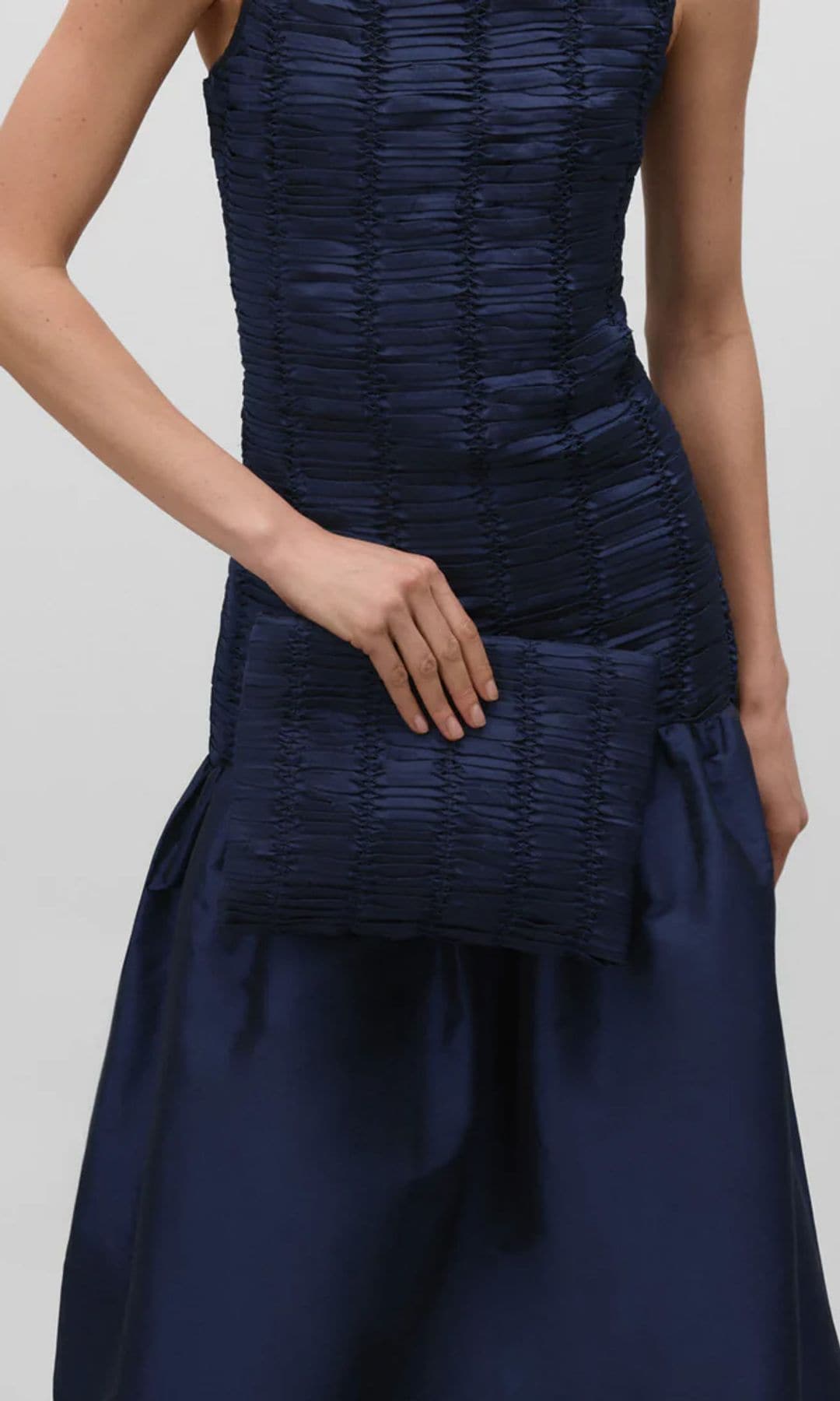 Vestido largo de cintas (350 euros)