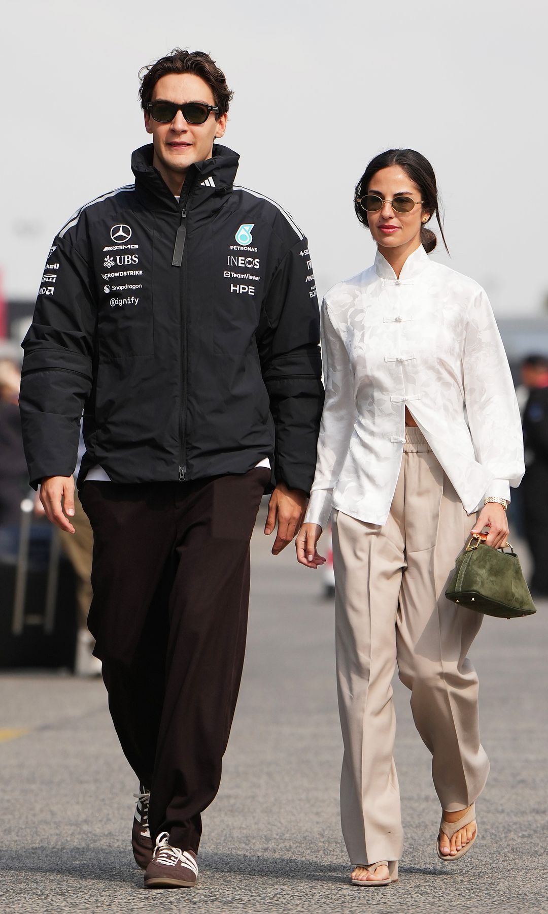 Carmen Montero y George Russell en Shangai.