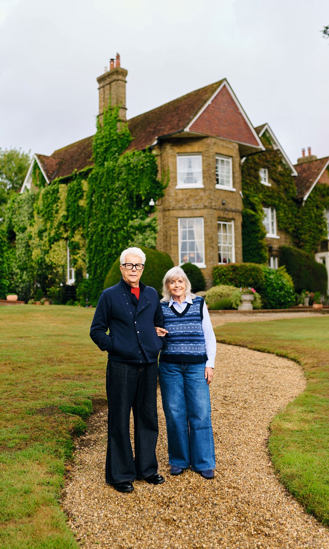 KEN FOLLETt MAESTRO DEL "BEST SELLER", NOS ABRE LAS PUERTAS DE SU CASA JUNTO A SU MUJER, BARBARA HUBBARD