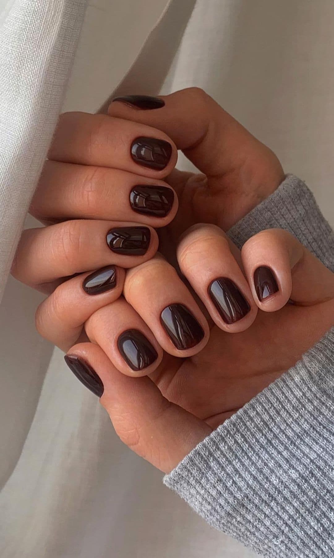 Manicura marrón chocolate