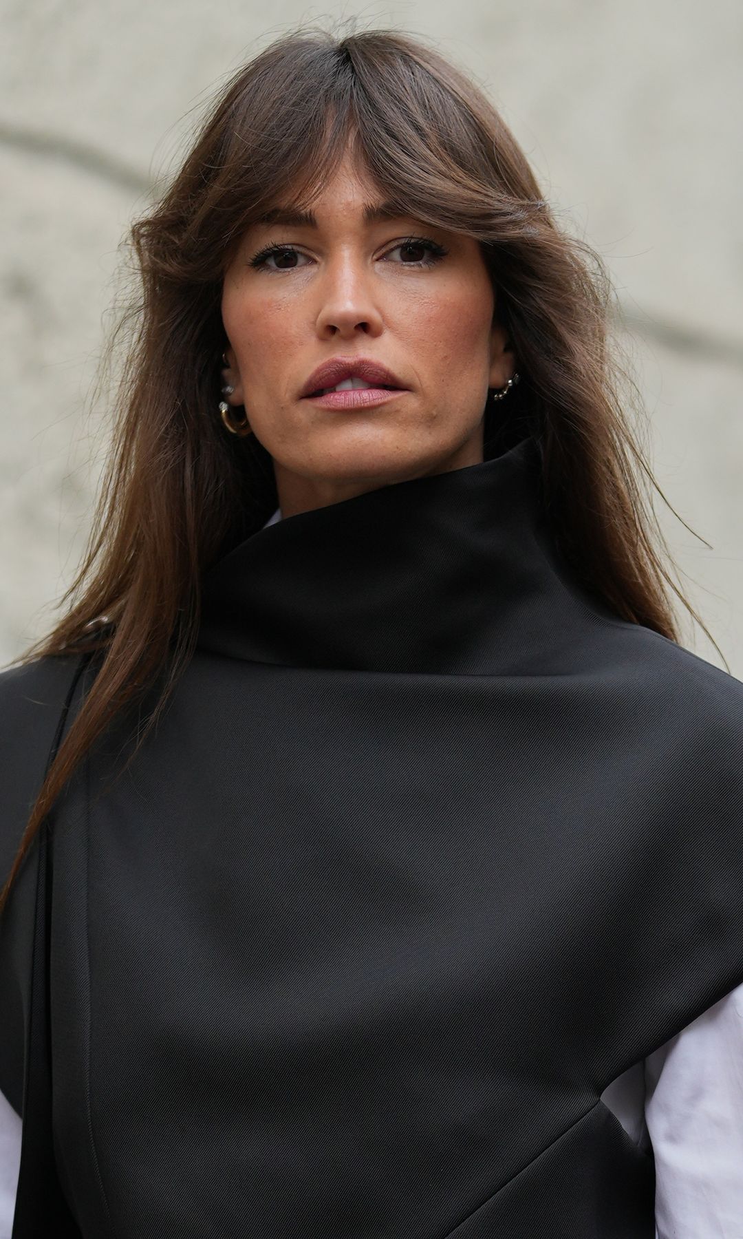  Mujer con flequillo