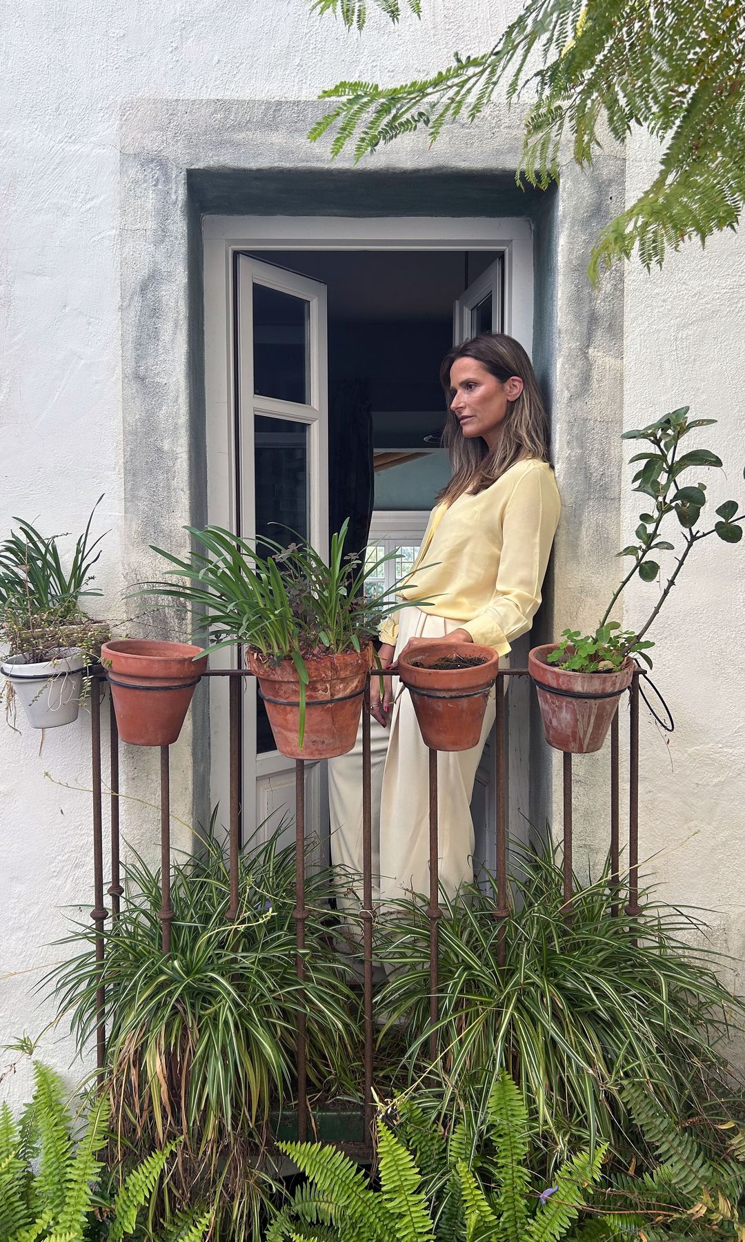 María del Prado en el balcón