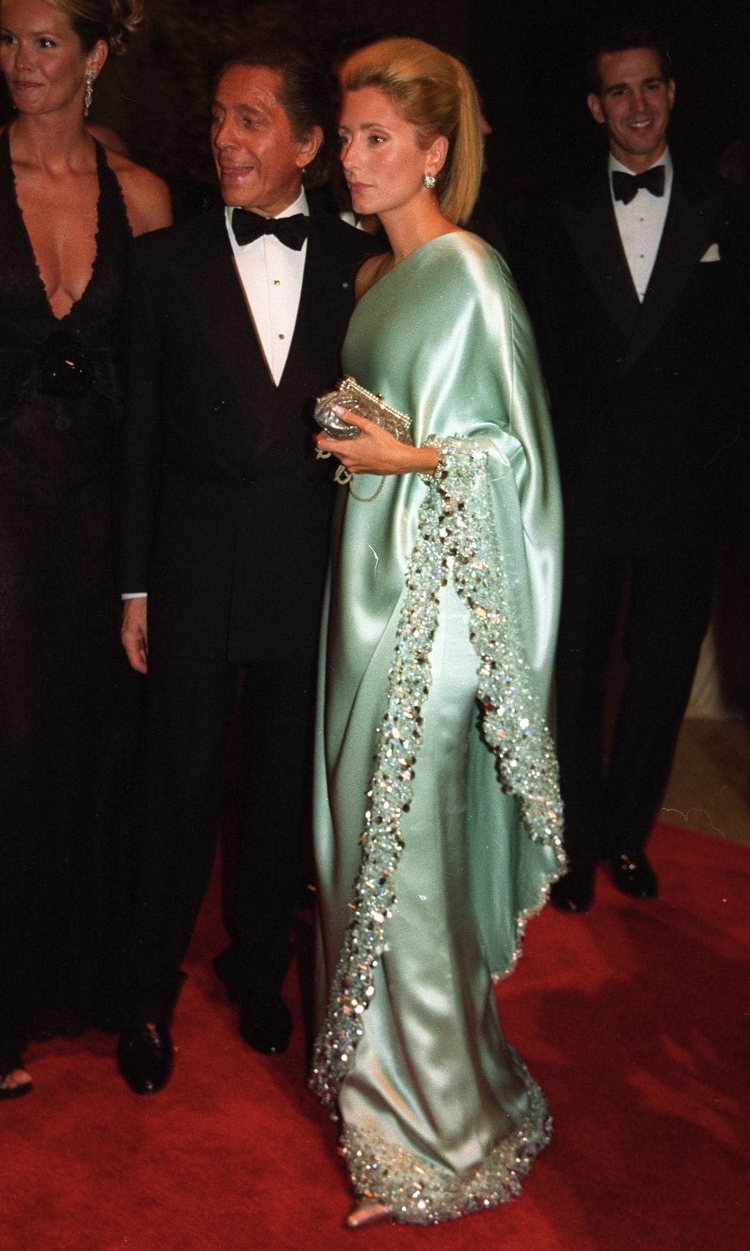 Marie Chantal de Grecia lució un vintage Valentino para acudir a la gala del MET de 2001 
