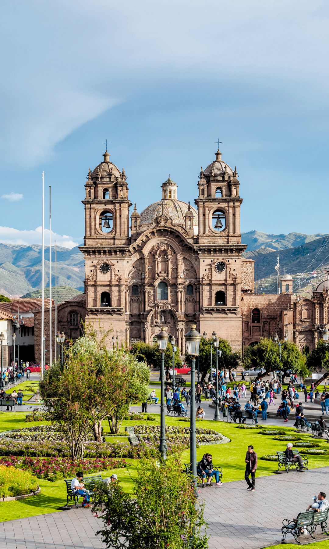 Iglesia de la Sociedad de Jesús en la plaza principal de Cuzco
