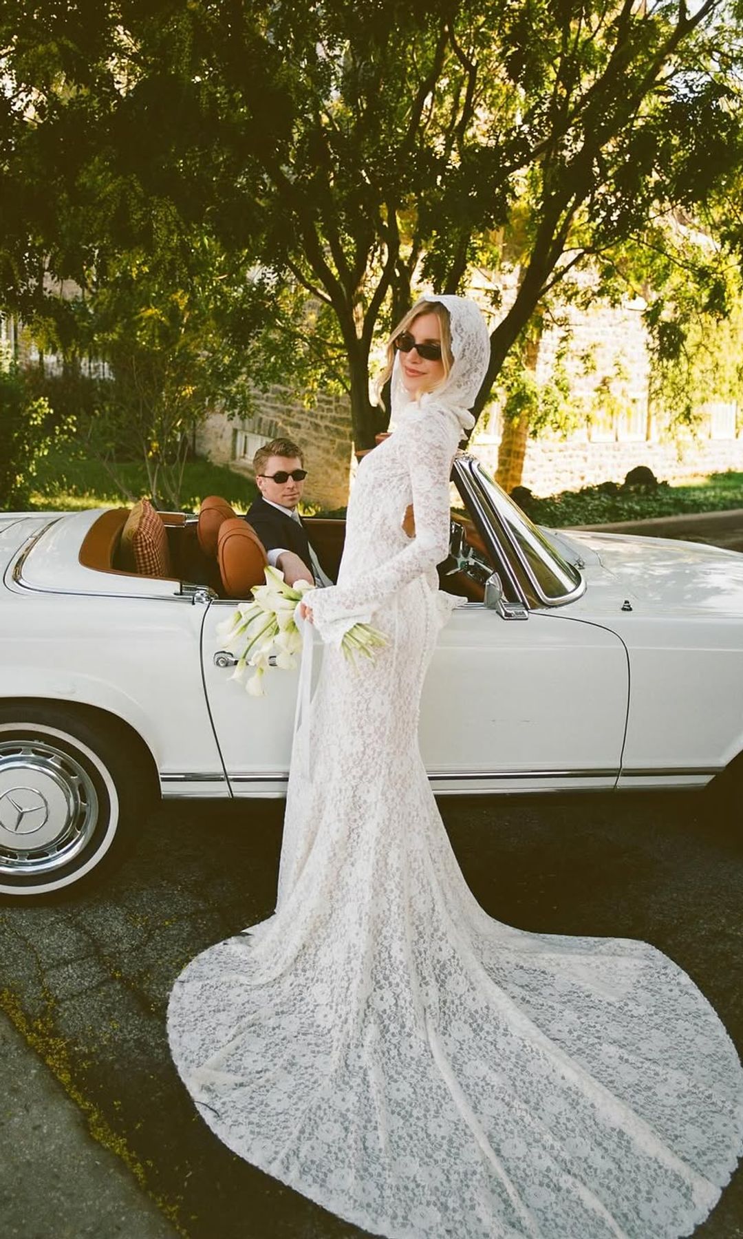 Vestido de novia con encaje y manga larga
