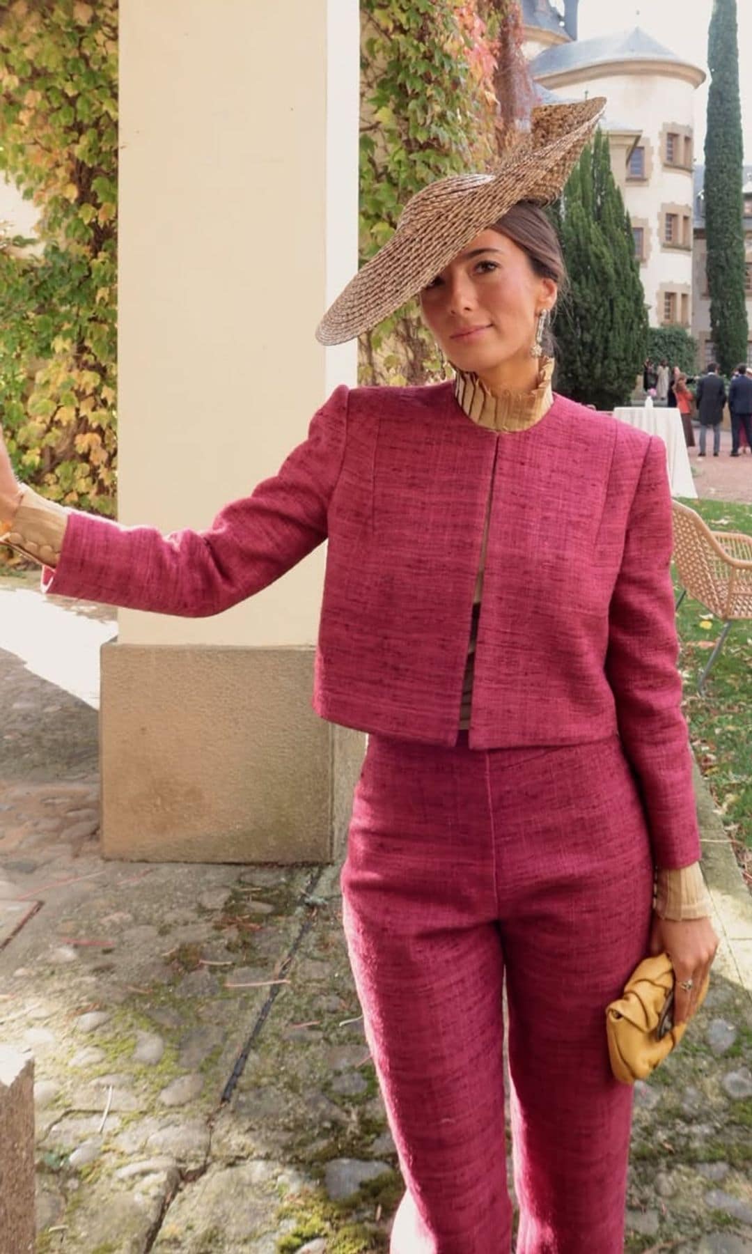 Look invitada de invierno con pantalón