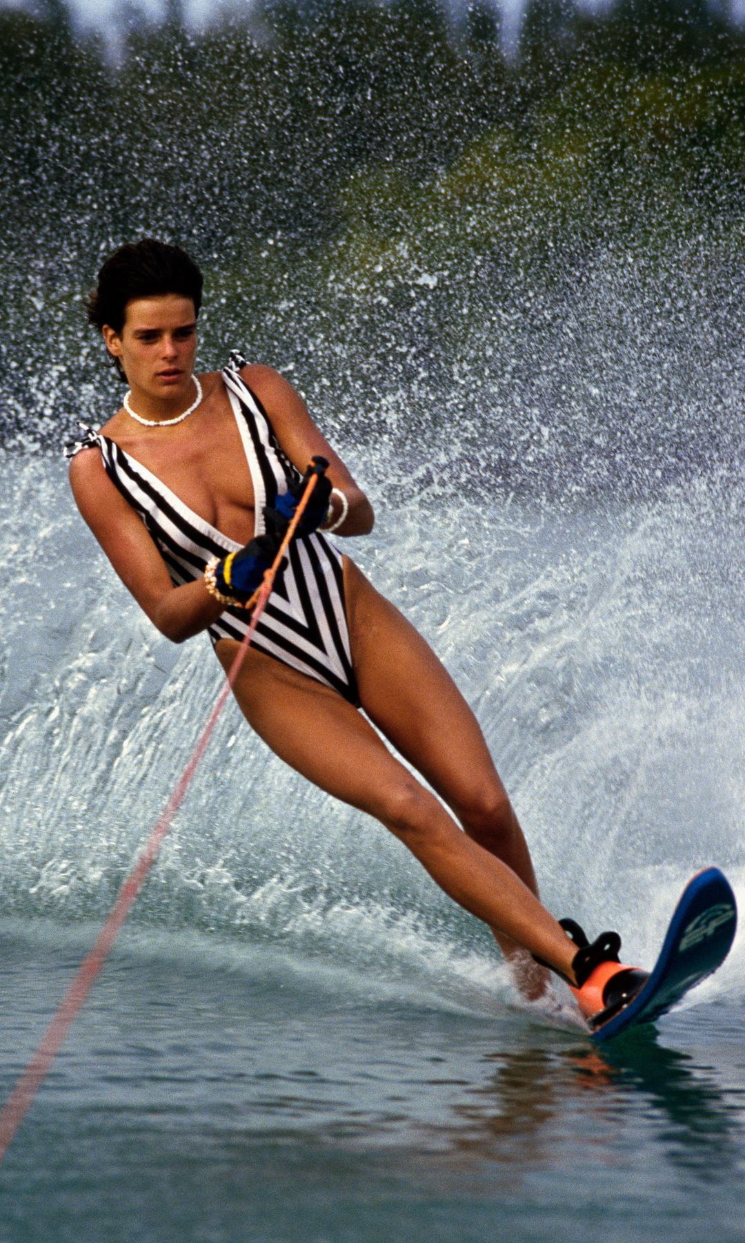 Estefanía de Mónaco en Mauricio practicando esquí acuático (1985)