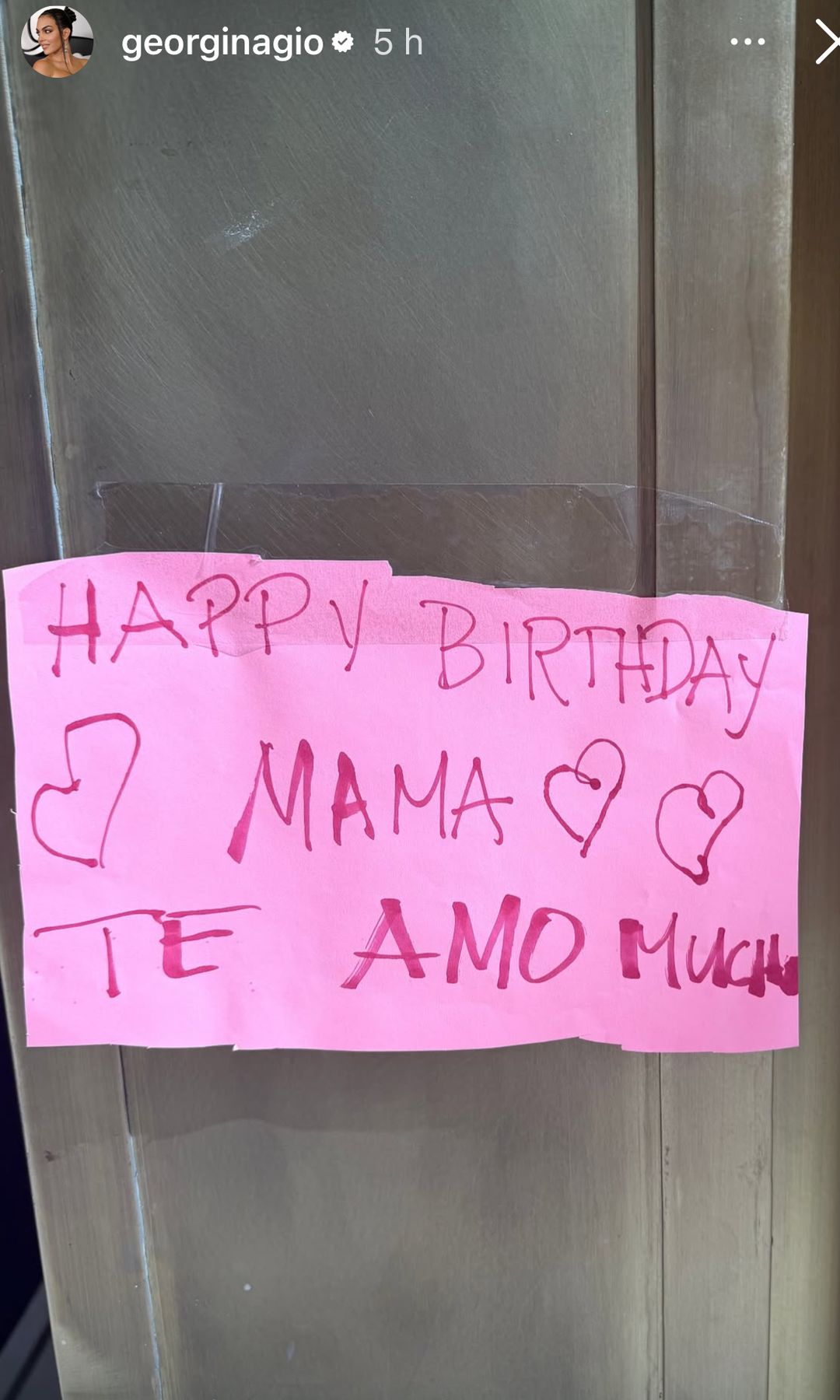 Este fue uno de los tiernos mensajes que Georgina Rodríguez recibió por parte de sus hijos a propósito de su cumpleaños.