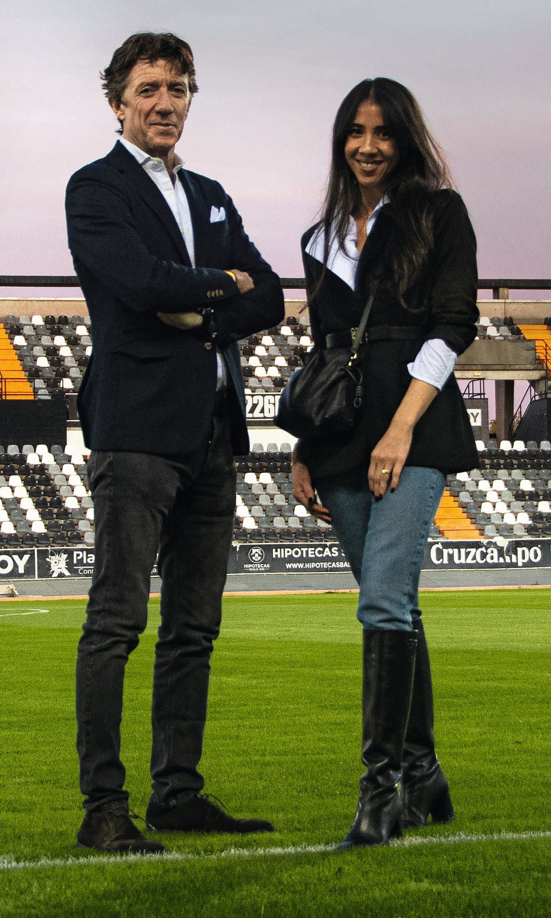 Después de un tiempo como vicepresidente del Club Deportivo Badajoz, el pasado 9 de noviembre, con un partido que enfrentaba al equipo con el Llerenense, Nicolás Vallejo-Nágera ha debutado como presidente del club, tras la renuncia de María Bernabé, con quien ha trabajado codo con codo en los últimos meses en gran armonía. "Mi intención —nos revela— es quedarme lo máximo que pueda y hacerlo lo mejor posible"