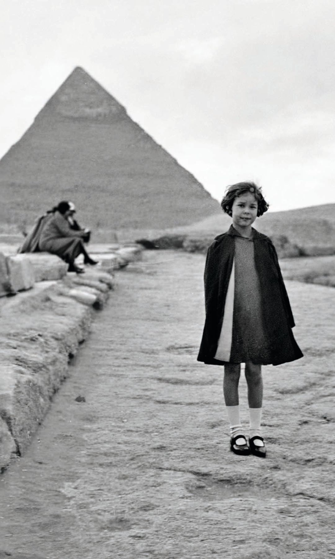 Con 7 años, en las tumbas de Tutankamón, en Egipto, donde la encontraron pidiendo limosna