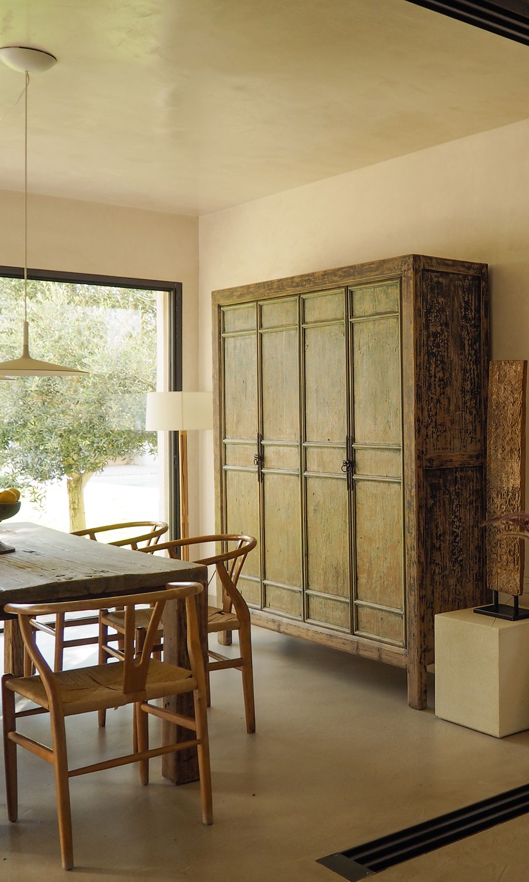 Comedor con revestimiento de Mortex en un proyecto de Ábaton