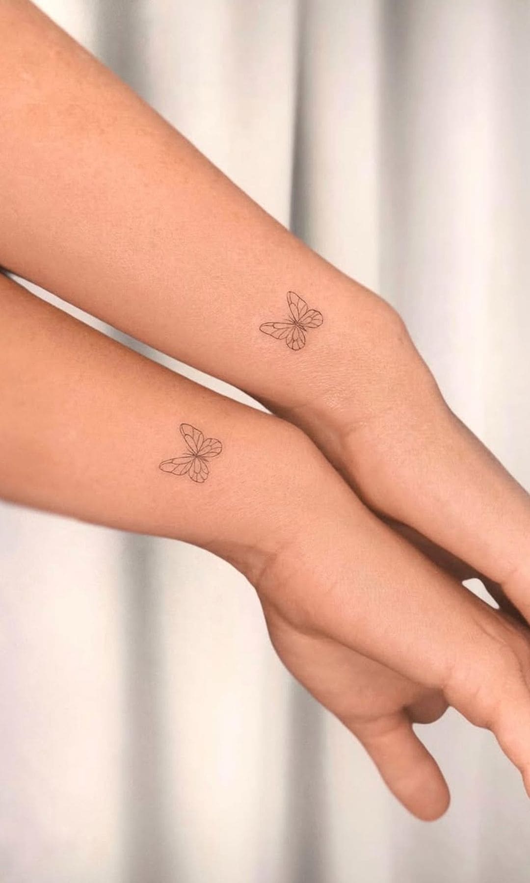 Tatuaje madre e hija de mariposas