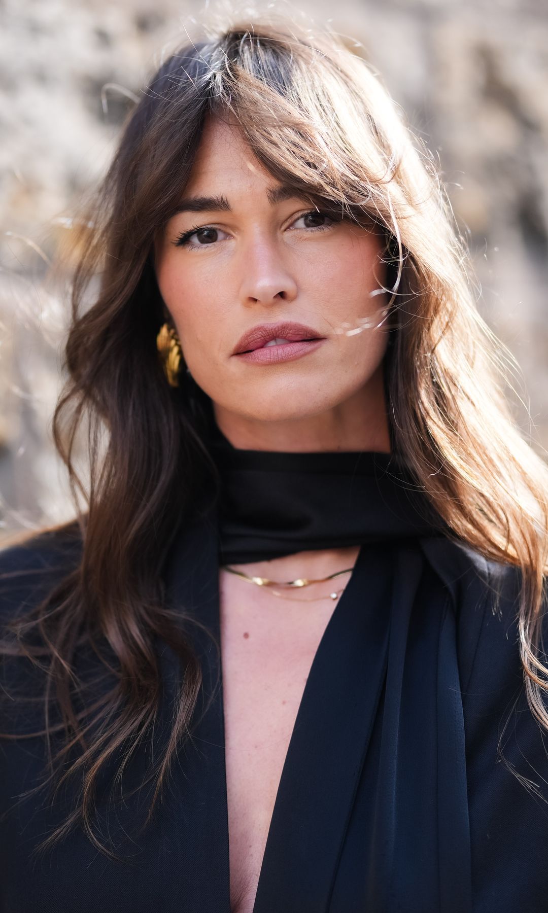  Mujer con flequillo cortina