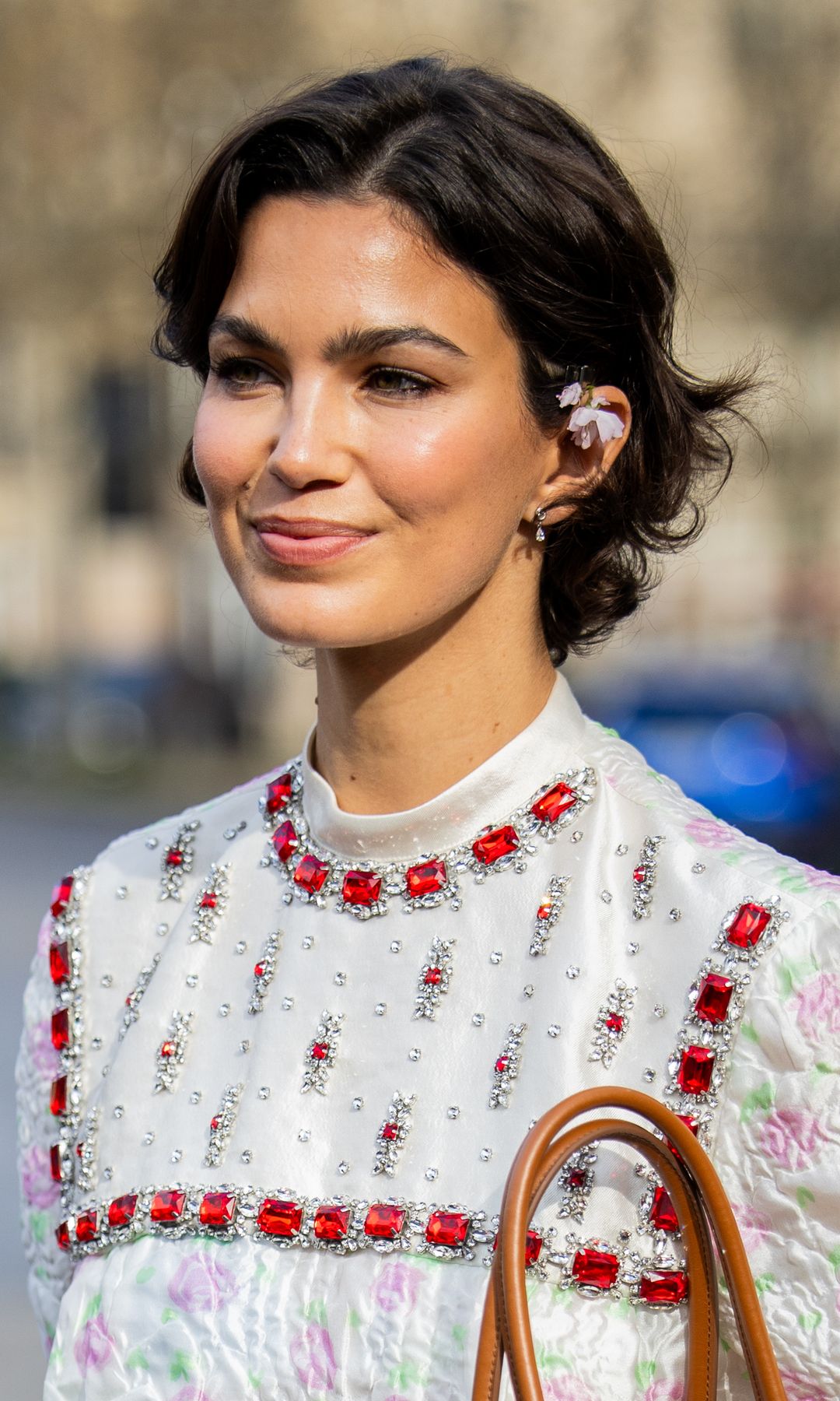  Mujer con pelo corto y a capas