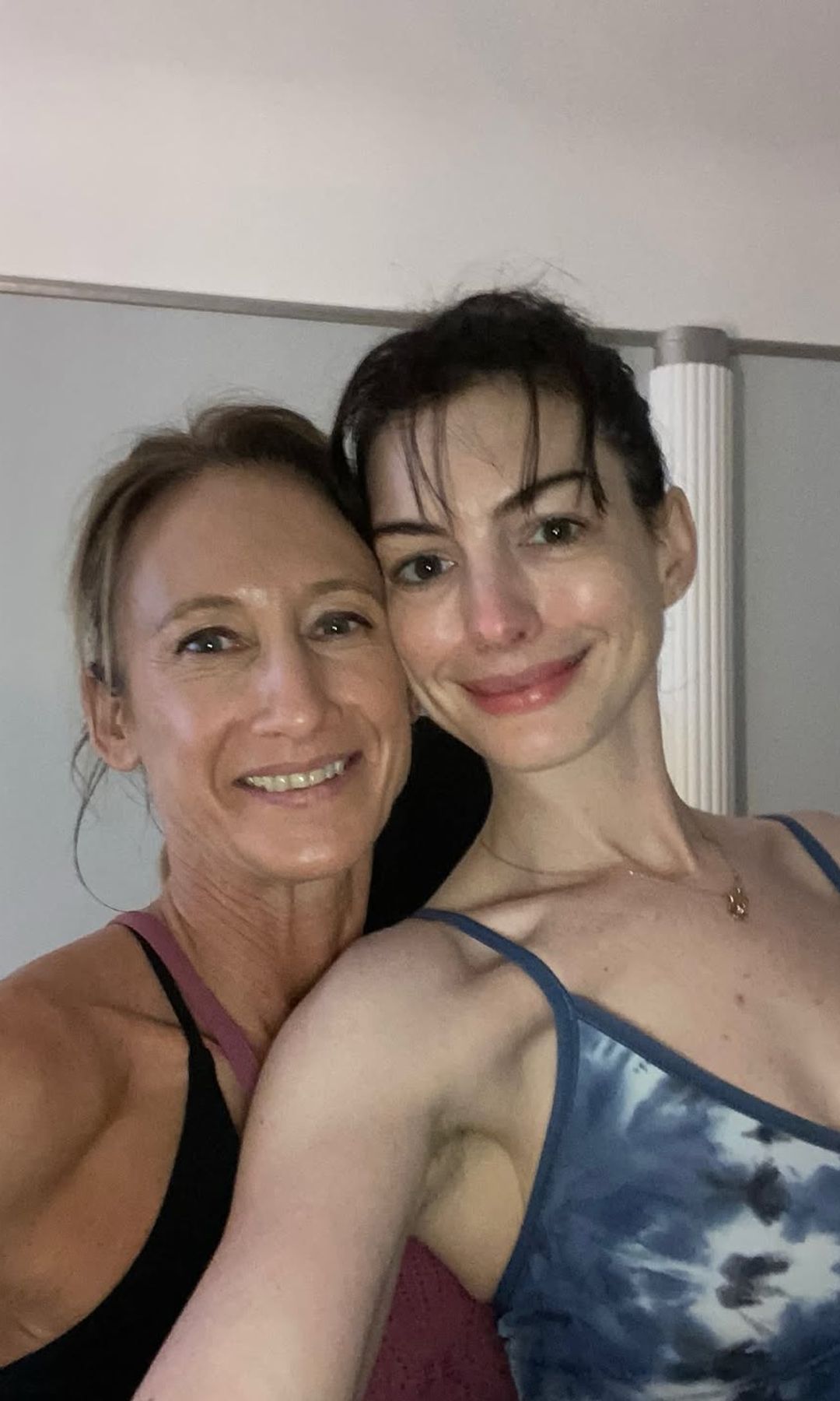 Anne Hathaway y su entrenadora