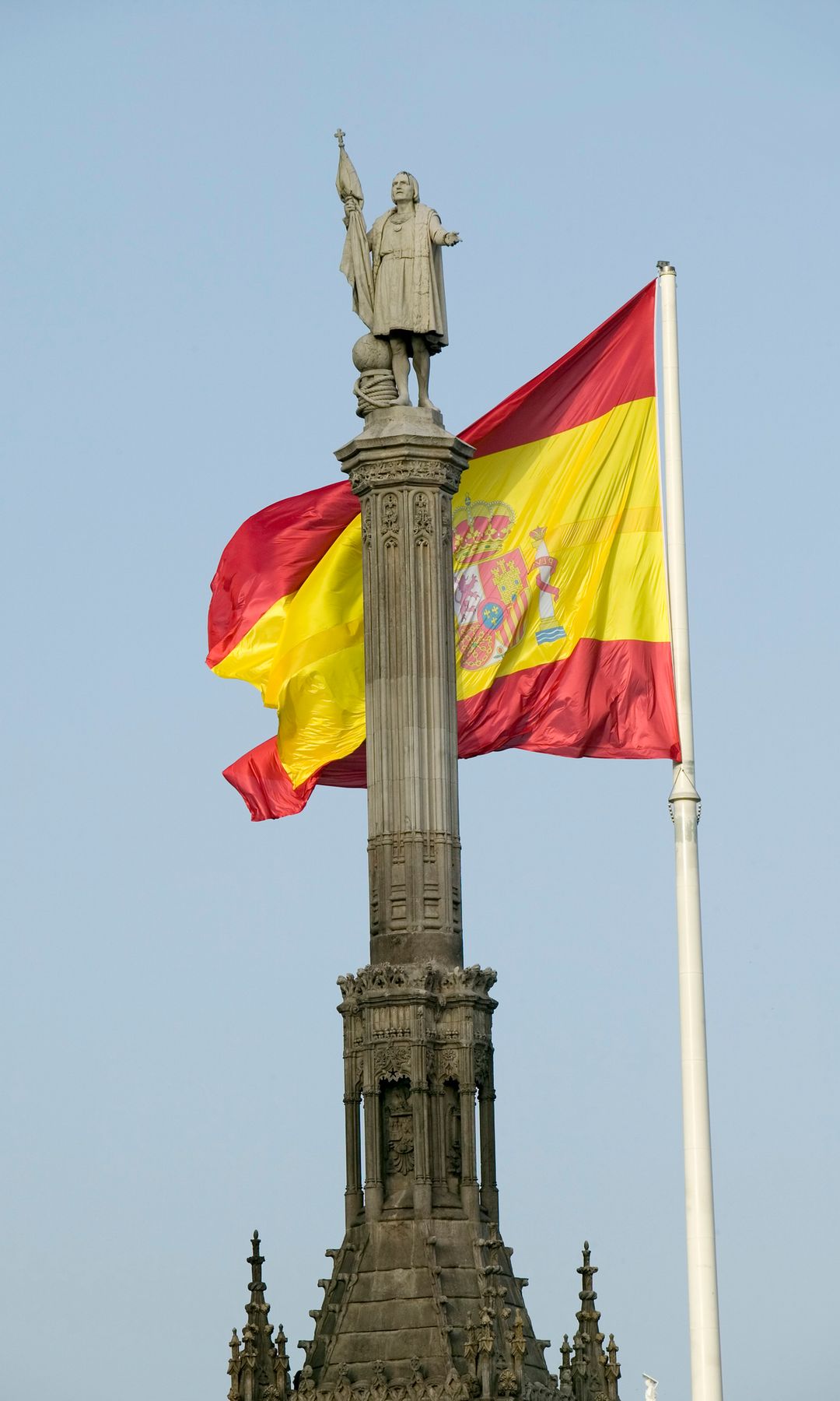 La estatua de Colón en Madrid se alza en una de las plazas más emblemáticas de la capital, convertida en símbolo urbano de una figura histórica tan decisiva