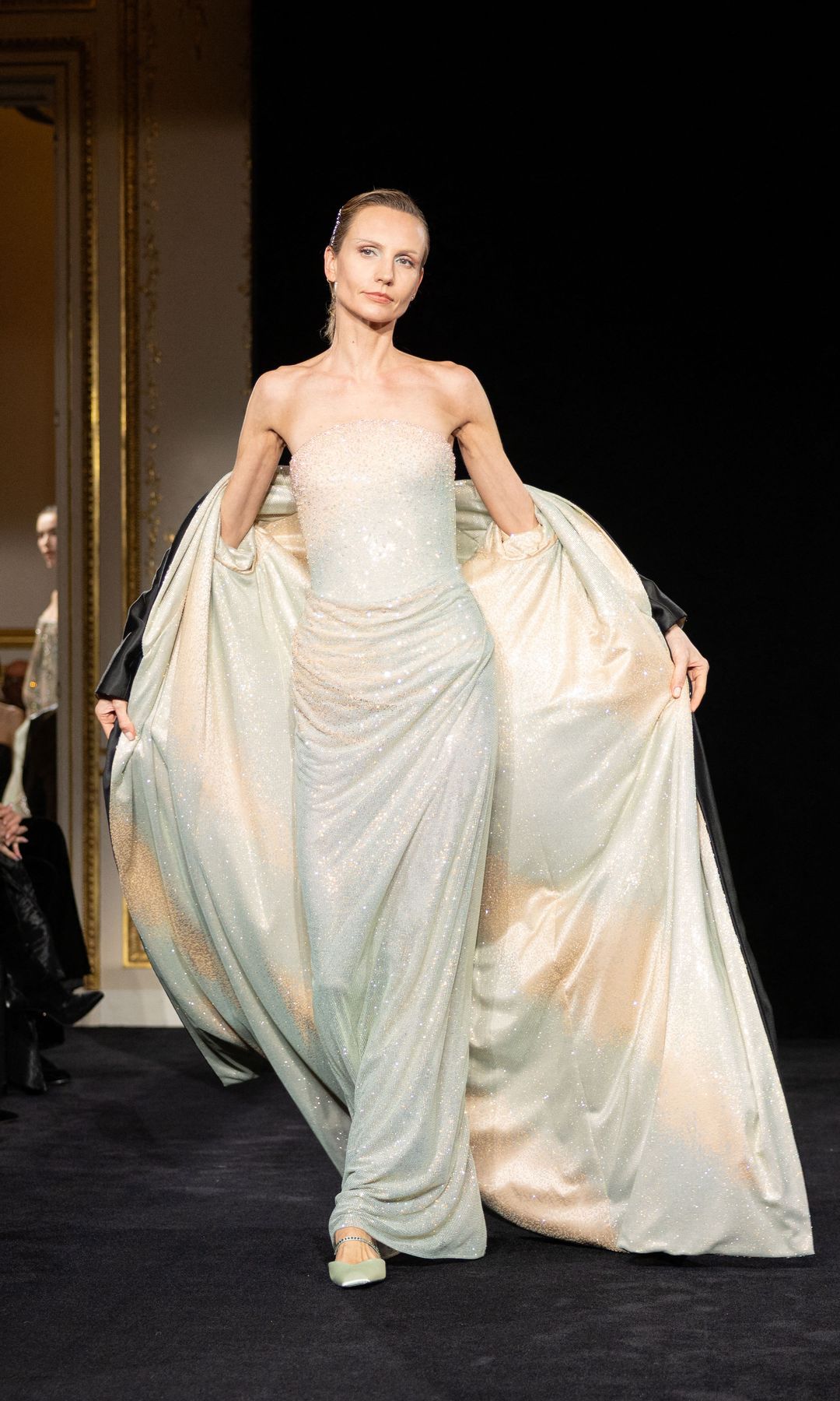 Así se ve Giorgio Armani Privé sin su fundador: el debut de su sobrina, el jade como protagonista y un vestido histórico