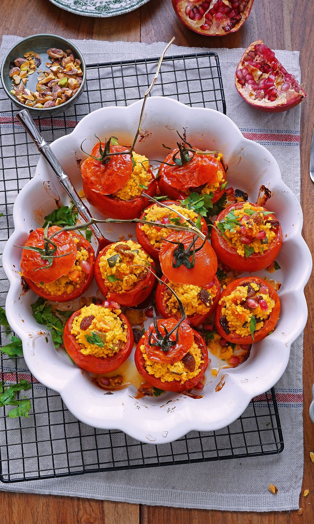 Plato de tomates rellenos