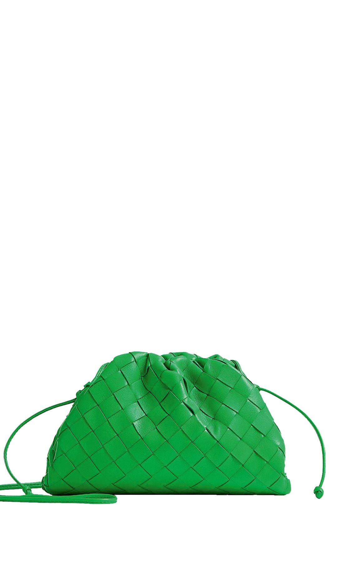 Bolso pouch de piel (2.200 €), de Bottega Veneta